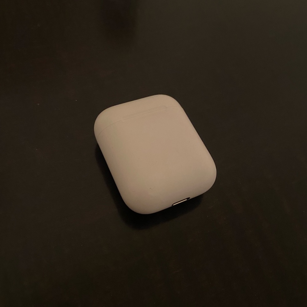 Apple AirPods “First Generation” Charging Case
